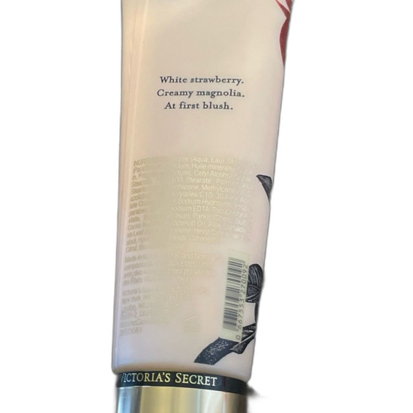 Victoria's Secret Blushing Berry Magnolia Lotion - Picture 4 of 5